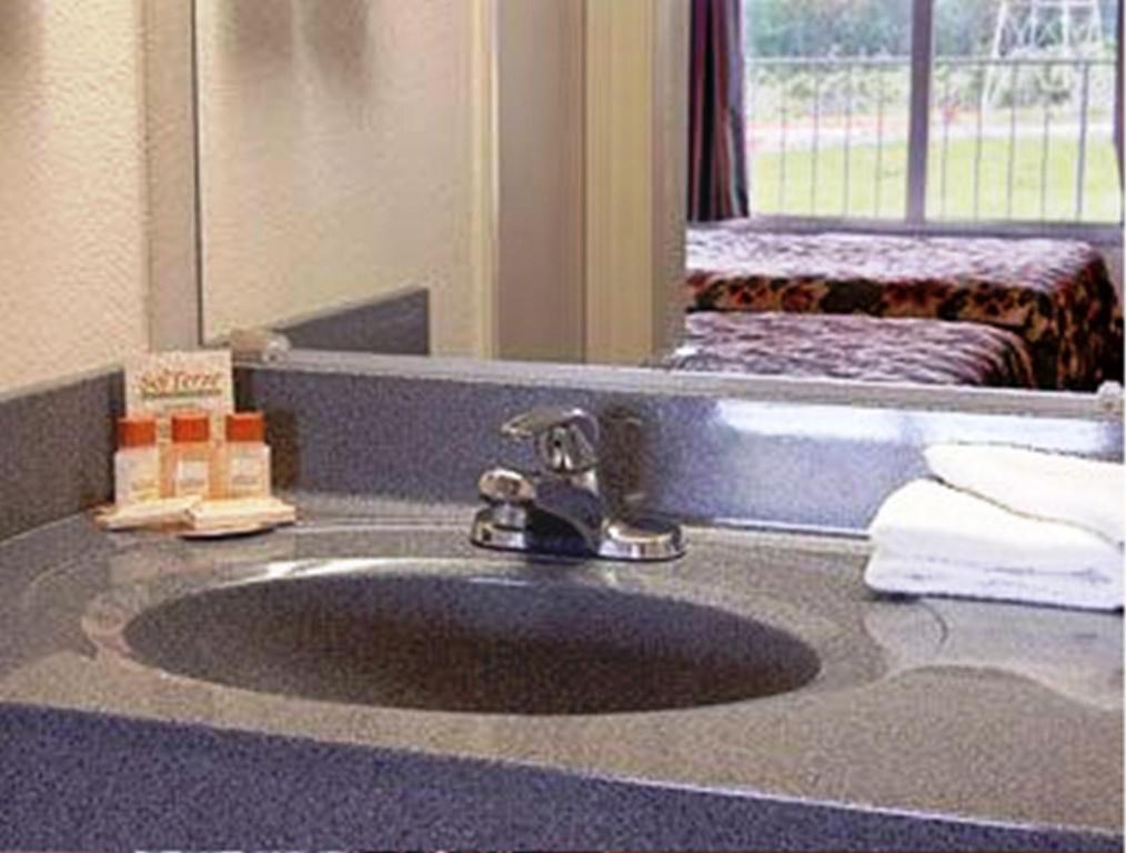 Rodeway Inn Concord Zimmer foto